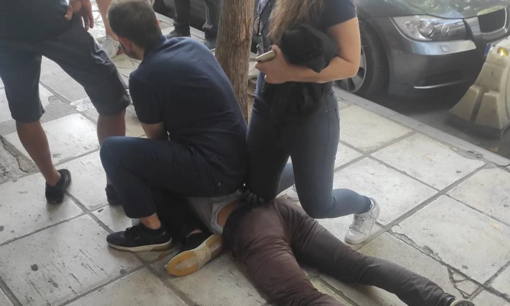 Θεσσαλονίκη: Πολίτες «συνέλαβαν» διαρρήκτη, ενώ προσπαθούσε να εισβάλει σε χρυσοχοείο